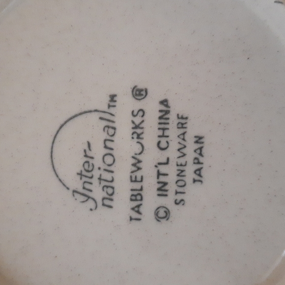 International stoneware farm scene - Picture 2 of 4